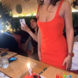 Eleftheria Eleftheriou Instagram - 🐞Σας ευχαριστώ για τις ευχές σας! 🐞 Γιόρτασα μετά από χρόνια με ξεχωριστούς ανθρώπους… ίσως νιώθω πιο ελεύθερη από ποτέ! Σας ευχαριστώ για την παρουσία σας!  Υγεία εύχομαι και αγάπη… ζήστε την ζωή σας στα κόκκινα🌹 #birthdaygirl