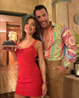 Eleftheria Eleftheriou Instagram - 🐞Σας ευχαριστώ για τις ευχές σας! 🐞 Γιόρτασα μετά από χρόνια με ξεχωριστούς ανθρώπους… ίσως νιώθω πιο ελεύθερη από ποτέ! Σας ευχαριστώ για την παρουσία σας!  Υγεία εύχομαι και αγάπη… ζήστε την ζωή σας στα κόκκινα🌹 #birthdaygirl