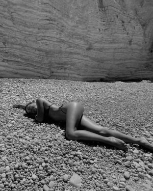 Eleftheria Eleftheriou Instagram - Αναπολώ παραλίες… φωτογραφίες ξεχασμένες στο album 
miew 🐱