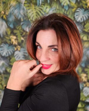 Elena Di Cioccio Instagram - Tengo il rosso?
Ho scommesso con @principino_hair ❤️. Vediamo se vinco io oppure lui. 🗳️