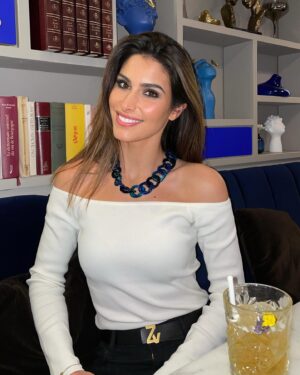 Elena Faliez Instagram - Having a good time at @vita_ristorante 🍹

⛓️collier @francinebramliparis