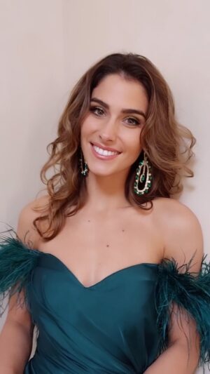 Elena Faliez Instagram - Joyeux Noël ! 🎁🎄