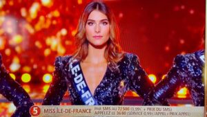 Elena Faliez Instagram - Clap de fin 🎬 
J’ai vécu une aventure extraordinaire, fait des rencontres inoubliables et noué des amitiés à vie 🥰
Cette expérience de 1 mois m’aura montré à quel point la vie vaut la peine d’être vécue à 100%. 

Je ne repars pas avec la couronne, mais petite fierté quand même d’avoir été classée 3è par le jury 🤩 ! Je n’ai pas réussi à convaincre le public, mais je compte bien continuer à endosser le rôle de miss île de France et venir à votre rencontre. 

Je remercie toutes les personnes qui m’ont soutenue du début à la fin, depuis miss Paris le 22 juin, jusqu’à l’annonce des cinq finalistes. J’ai eu beaucoup de messages d’encouragement et vous m’avez donné ce sourire sur scène ! 🥹

Je vous fais des gros bisous, et vous dis à bientôt ! 🥰