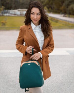 Elena Pieridou Instagram - Keeping it classy with #alvieromartini1classe #alvieromartini1classegreece #AMC1C #veganleather #veganlifestyle #veganismdaily