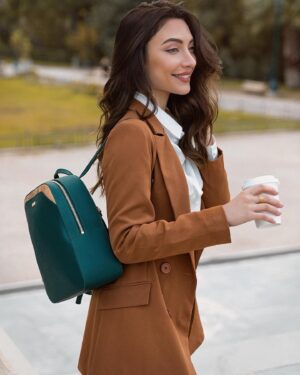 Elena Pieridou Instagram - Keeping it classy with #alvieromartini1classe #alvieromartini1classegreece #AMC1C #veganleather #veganlifestyle #veganismdaily