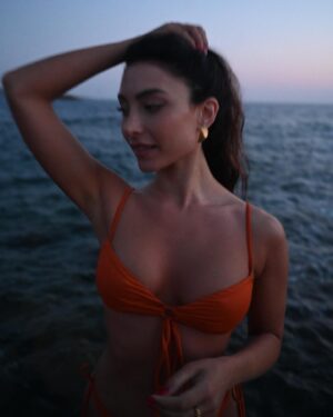 Elena Pieridou Instagram - 🌊 @vanessaleandros_official