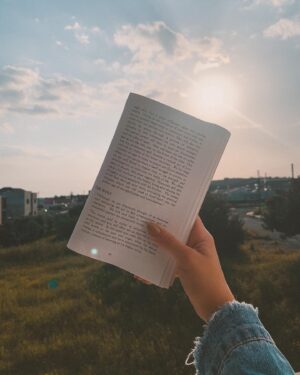 Elena Pieridou Instagram - Sun ☀️📖
#booklovers