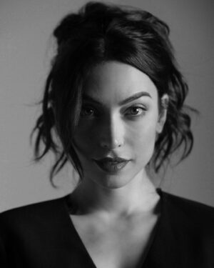 Elena Pieridou Instagram - Είμαστε δίπλα στις γυναίκες και τους άντρες που θέλουν να μιλήσουν. Είμαστε εδώ με σεβασμό και αλληλεγγύη σε εσάς που ανεχτήκατε τέτοιες συμπεριφορές και υποφέρατε τόσο καιρό στη σιωπή. Ήρθε η ώρα να τελειώσουμε με όλα αυτά και να δημιουργήσουμε την κοινωνία που χρόνια τώρα μέσω της τέχνης οραματιζόμαστε. Μια κοινωνία ισότητας δικαιοσύνης σεβασμού και παιδείας. Μη φοβάστε! Είμαστε όλοι μαζί! 🤍#eimasteoloimazi