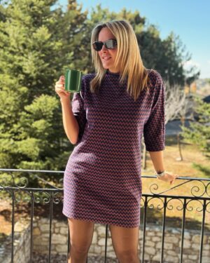Elena Asimakopoulou Instagram - Ωραία που είναι η Κυριακή!!!☕️☀️💖 
 
#sunday #funday #happysunday #lazyday #outfitoftheday #enzzofashion