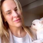 Elena Asimakopoulou Instagram - Και επειδή σας άρεσε το Look of the day σας έκανα άλλο ένα με την Μπιάνκα παρεα!!!🐶🐶🐶 Total look @enzzo_fashion Loafers @scarpiamo_by_elena #lookoftheday #totallook #enzzo_fashion #loafers #scarpiamo_by_elena #scarpiamo_by_elena_asimakopoulou
