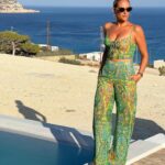 Elena Asimakopoulou Instagram - Τα ωραιότερα πράγματα πρέπει να τα χαίρεσαι όταν σου συμβαίνουν! 💚💚💚 #memories #bestvacations #friends #beautifulmoments #happy #summer #feelgood #inlovewithmylife