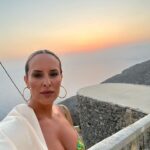 Elena Asimakopoulou Instagram - Τα ωραιότερα πράγματα πρέπει να τα χαίρεσαι όταν σου συμβαίνουν! 💚💚💚 #memories #bestvacations #friends #beautifulmoments #happy #summer #feelgood #inlovewithmylife