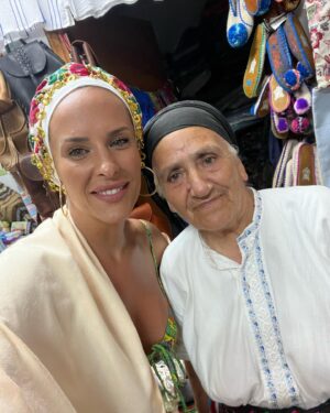 Elena Asimakopoulou Instagram - Τα ωραιότερα πράγματα πρέπει να τα χαίρεσαι όταν σου συμβαίνουν! 💚💚💚
#memories #bestvacations #friends #beautifulmoments #happy #summer #feelgood #inlovewithmylife