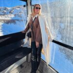 Elena Asimakopoulou Instagram – Χρόνια πολλά βρε παιδιά! Να είστε όλοι καλά! 🎅🏻🎄🎁 

#christmas #holidays #happy #mountain #lazydays