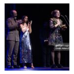 Elena Furiase Instagram - Anoche asistí a la 32º edición de los premios de la @uniondeactores ! Me encontré con muchos colegas, familia y gente a la que quiero, y además, entregué varios premios con el gran @feleman con el que todo es una risa🫶🏾. Gracias, gracias! Tenemos un gran sindicato, cuidémoslo y avancemos entre tod@s! @muchoartemanagement ✨ @sofiapedroche