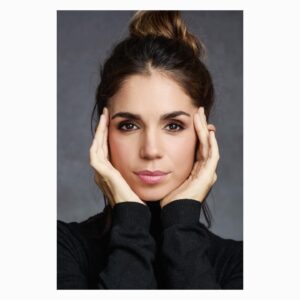 Elena Furiase Instagram - Mentalizando-me para todo lo bueno que está por llegar… mentalízate!💆🏽‍♀️

📸: @mantrana 
Muah: @sandrononna
