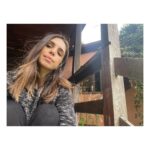 Elena Furiase Instagram - Días felices de familia, viento, sol, lluvia y mar… 🏝️ Así es mi paraíso 💛