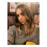 Elena Furiase Instagram - Qué bien hice en hacerte caso @mariaroberts25 @madart.hair a mí, que me cuesta despegarme de mi melena…💇🏽‍♀️ pero ahora estoy cómoda, y feliz, feliz! 🙆🏽‍♀️ (No encontré mejor momento para hacerme las fotos🫠)