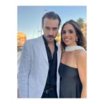 Elena Furiase Instagram - Anoche celebramos la décima edición de los premios @editorialcirculorojo . 🔴📖 Una gala bonita, súper bien llevada por los presentadores, y muy emotiva. Tuve la suerte de entregar uno de los premios con el que, posiblemente, fue mi hermano “shico” en otra vida 😂… seguro! @ibrahimalshamij y en esta lo está siendo un poco también. Gracias compañero! #premioscirculorojo2023