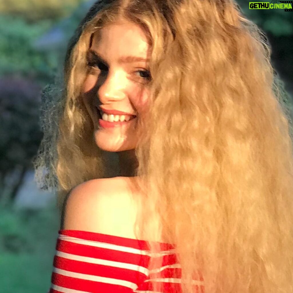 Elena Kampouris Instagram - ‪One last glance until we meet again❤️I didn’t want to post a spoiler shot from the episode !! If you haven’t seen the #SACREDLIES finale go watch it (LINK IN BIO & if you did comment your reaction!) now the series is bingeable too, keep spreading the word 😘✨ #FacebookWatch #fairytale #binge #dream #magic #film #tv #cinema #story #mustsee #adventure #new #book #art #passion #movie #drama #drama #mystery #horror #thriller #top #journey #2018 #photo #sun #nature #red #hair #blonde ‬