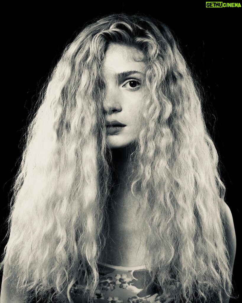 Elena Kampouris Instagram - “It is the hour -- when lover's vows‬ ‪Seem sweet in every whisper'd word;‬ ‪And gentle winds and waters near,‬ ‪Make music to the lonely ear.‬ ‪Each flower the dews have lightly wet,‬ ‪And in the sky the stars are met”✨✨✨✨‬ ‪And it is the hour of @sacredlies at 9PM ET/6PM PT tonight...episode 9 FacebookWatch🎥 #poetry #love #literature #bookworm #fairytale #poet #LordByron #ItIsTheHour #motivation #book #poem #passion #stars #sky #twilight #time #flower #music #Fall #nature #soul #shadow #romantic #blackandwhite #photography #hair #instapic #quotes #inspire #instaquote‬