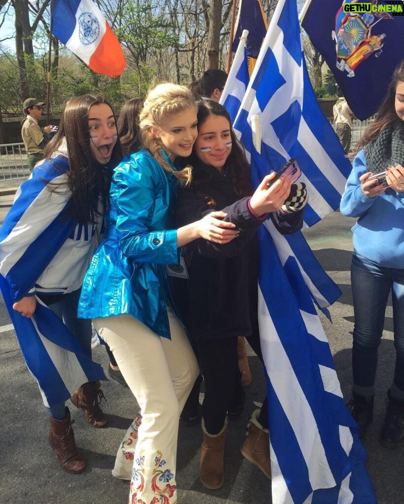 Elena Kampouris Instagram - ‪🇬🇷💙Ζήτω η Ελλάδα💙🇬🇷always fun memories, Happy Greek Independence Day! #throwback #indepence #freedom #love #Greek #Greece #ny #love #culture #explore #people #GreekIndependenceday #community #travel #smile #dream #celebrate #zito #Greekgirl #nyc #newyork #fun #instagood #instadaily #instafun ‬