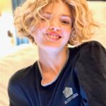 Elena Kampouris Instagram - “I carry every person I ever met within me Anchored on a stem. Some float away, Though some through times passage, Find their way to me again However most of them, on the stem With the wind they up and go I know not what happens Eternally a direction, that I will never know But I would like to think, That you are one of the few, That sticks around and plants your self Forever next to me And I, forever next to you”🌬🌼🌱❣️Poem by me😉 Dandelion #hair #poetry #book #love #inspiration #motivation #Australia #memories #nature #sun #art #dream #quotes #happy #girl #smile #fun #mood #live #love #life #flowers #health #healthy #photography #bts #blonde #hairstyle #instadaily #insta