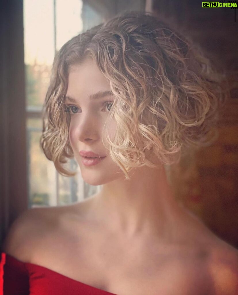 Elena Kampouris Instagram - Something special coming for you tomorrow...stay tuned it’s gonna get wild !! #surprise #jupiterslegacy #netflix #wondercon picture credit my fellow Greek super στυλίστας @dionysiou✨💙 #exciting #news #superhero #mustee #netflixandchill #fun #action #epic #art #comingsoon #Greek #style #Greece #love #hair #new #photography #Greekgirl #culture #fashion #style #red #hairstyle #blonde #instafun #instapic