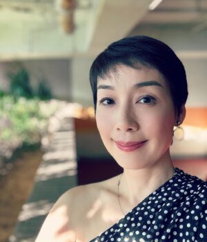 Elena Kong Mei-Yee Instagram - 今日宣傳完「羅密歐與祝英台」，忽然想自拍，又影得唔錯喎！

#江美儀 #江美人 #羅密歐與祝英台
