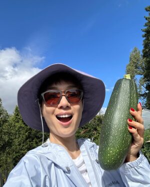 Elena Kong Mei-Yee Instagram - 在新西蘭有個農場就係可以養馬，養羊，種蔬菜🥬水果🍉，自給自足，寫意！

#江美儀 #江美人 #新西蘭 #christchruch #newzealand