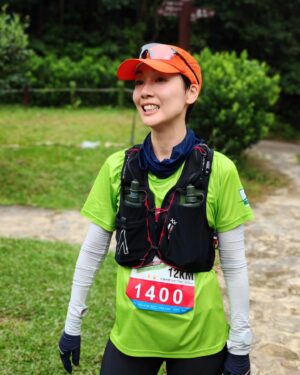 Elena Kong Mei-Yee Instagram - 人生除咗工作，都可以做吓慈善嘅。

今日跑山路10K，有啲辛苦，因為太耐冇跑啦，所以跑步真係要keep 住㗎！

今日籌到款之餘又可以做運動一舉兩得啦！

屋企又多個牌啦！

#苗圃行動挑戰12小時
#江美儀 #江美人 #我要運動我要健康 #oakleyhk #個跑步背囊好正
#ultraspine