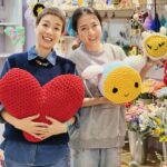 Elena Kong Mei-Yee Instagram - 多謝甘比老師教我點樣鈎張床仔俾我啲寶貝，又送咗條手做頸鏈比我添！♥️ 真係幾好玩喎，我打算親手做啲作品喺佢度寄賣，賣咗嘅錢然後做慈善，你哋話好無呢？ #江美人 #江美儀 #happyyarn #甘比
