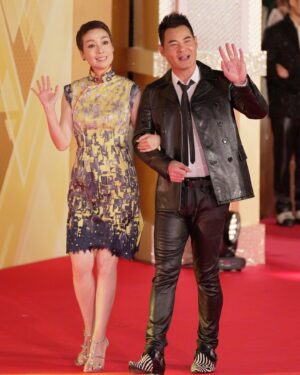 Elena Kong Mei-Yee Instagram - 出席TVB台慶活動，當然要扮靚啦！

多謝我靚仔化妝師Stephen @stephenmakeup 

髮型師 飛髮哥Ivan
@ivanlee_ia 

靚靚Nail by @nail_nail_hk 

特別鳴謝我好朋友James @jt7333 親手一針一線做咗件咁靚嘅旗袍俾我著。

多謝！多謝！