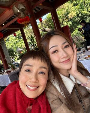 Elena Kong Mei-Yee Instagram - 當車太在中山再遇上校長！

#江美儀 #江美人 #下流上車族 #大灣區美味好玩攻略