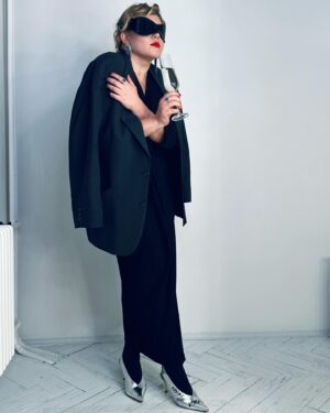 Elena Krygina Instagram - Новогодняя косплей-вечеринка KRYGINA team - событие, которое мы ждем в команде весь год)))

В этом году я - Бритни Спирс из клипа “Toxic”💁🏼‍♀️ и вот вам еще любимые образы ребят, все, к сожалению, не влезли) кто больше всех понравился?
