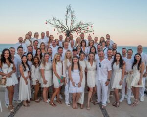 Elena Lyons Instagram - Night 1 of the 10X Couples Retreat. 🤍

So excited for the next few days with this incredible group of people, in the most beautiful place. 😍

#10XCouplesRetreat