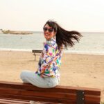 Eleni Vaitsou Instagram - Απρίλιος. Ο μήνας που επιτρέπεται και η μπότα και το πέδιλο…και οι φωτό με μαγιό και οι φωτό με παλτό... και να ανυπομονείς για το καλοκαίρι και να αναπολείς τον χειμώνα…και να θέλεις να κάνεις οικονομία για τις διακοπές και να πρέπει να πάρεις πασχαλινά δώρα στα βαφτιστήρια σου!..😂 ταυτίσου ελεύθερα και καλό μήνα! #april #springtime