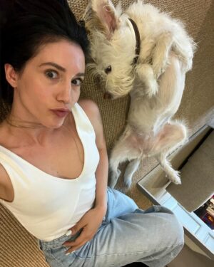 Eleni Vaitsou Instagram - 𝙄 𝙙𝙤𝙣’𝙩 𝙘𝙖𝙧𝙚 𝙬𝙝𝙖𝙩 𝙖𝙣𝙮𝙤𝙣𝙚 𝙩𝙝𝙞𝙣𝙠𝙨 𝙤𝙛 𝙢𝙚. 𝙀𝙭𝙘𝙚𝙥𝙩 𝙙𝙤𝙜𝙨. 𝙄 𝙬𝙖𝙣𝙩 𝙙𝙤𝙜𝙨 𝙩𝙤 𝙡𝙞𝙠𝙚 𝙢𝙚. 🐾❤️🐾