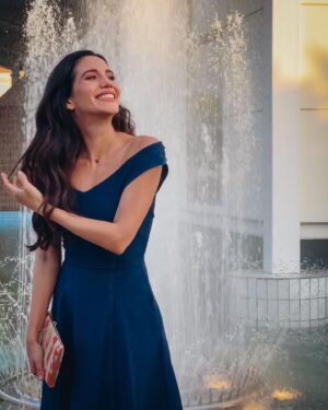Eleni Vaitsou Instagram - 𝑆𝑀𝐼𝐿𝐸! 𝐻𝑎𝑝𝑝𝑖𝑛𝑛𝑒𝑠 𝑙𝑜𝑜𝑘𝑠 𝑔𝑜𝑟𝑔𝑒𝑜𝑢𝑠 𝑜𝑛 𝑒𝑣𝑒𝑟𝑦𝑜𝑛𝑒 💙