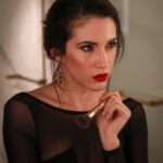 Eleni Vaitsou Instagram - “𝑀𝑎𝑘𝑒-𝑢𝑝 𝑐𝑎𝑛 𝑜𝑛𝑙𝑦 𝑚𝑎𝑘𝑒 𝑦𝑜𝑢 𝑙𝑜𝑜𝑘 𝑝𝑟𝑒𝑡𝑡𝑦 𝑜𝑛 𝑡ℎ𝑒 𝑜𝑢𝑡𝑠𝑖𝑑𝑒 𝑏𝑢𝑡 𝑖𝑡 𝑑𝑜𝑒𝑠𝑛’𝑡 ℎ𝑒𝑙𝑝 𝑖𝑓 𝑦𝑜𝑢𝑟 𝑢𝑔𝑙𝑦 𝑜𝑛 𝑡ℎ𝑒 𝑖𝑛𝑠𝑖𝑑𝑒. 𝑈𝑛𝑙𝑒𝑠𝑠 𝑦𝑜𝑢 𝑒𝑎𝑡 𝑡ℎ𝑒 𝑚𝑎𝑘𝑒-𝑢𝑝.”𝐴𝑢𝑑𝑟𝑒𝑦 𝐻𝑒𝑝𝑏𝑢𝑟𝑛