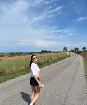 Éléonore Sarrazin Instagram - Doux, doux mois d’Aout 🌻
