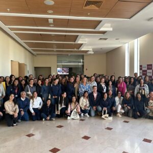 Eli de Caso Instagram - Hermoso encuentro con muchas mujeres chilenas con su corazón lleno de amor 💗 #graciasgraciasgracias