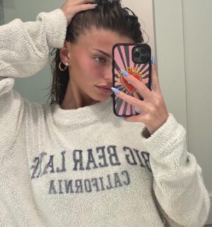 Eliana Jones Instagram - 😴