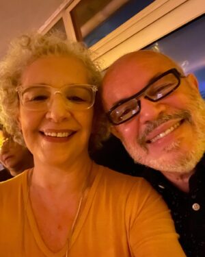 Eliana Guttman Instagram - Mais uma noite rodeada de amigos muito queridos. @leopoldopachecoator @atoreduardosilva5 @fabiosaltini @maguttmann @amazyles @simoneboing @alkmimleonardo @casagaleriaoficial @fernandoneves50 #gertruderecebeanitamalfati amalfati.