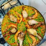 Eliana Guttman Instagram - Eu vou servir agora! #vamoquevamo #paellavalenciana