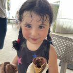 Eliana Guttman Instagram – Se eu posso ter dois porque vou querer um só.
#sorvete #primavera #calor passeio