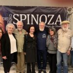 Eliana Guttman Instagram - Saindo do Teatro Italia onde fui revisitar a história de Baruch Espinosa, com vários queridos no palco @rizzonorival @robertoborenstein @luisamorin , além do encontro com amigos. Evoé