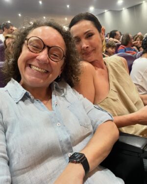 Eliana Guttman Instagram - O melhor dos últimos tempos ! “Aquela Dupla” que a gente sempre amou, agora no #teatrorenaissance . @livialagatto  @resmaciel com direção da MARAVILHOSA @ilana.kaplan . O que mais vc quer pra ser feliz!