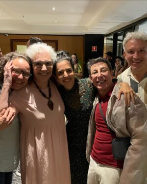 Eliana Guttman Instagram - O melhor dos últimos tempos ! “Aquela Dupla” que a gente sempre amou, agora no #teatrorenaissance . @livialagatto  @resmaciel com direção da MARAVILHOSA @ilana.kaplan . O que mais vc quer pra ser feliz!