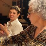 Eliana Guttman Instagram - São assim as nossas noites de criação na @casagaleriaoficial . Estamos preparando nosso “ Gertrude recebe Mário de Andrade”. Estreia em Outubro com meus amores, @fabiosaltini @amazyles @denisvictorazo @deisehattum @cezar.nascimento.357 @alkmimleonardo @maguttmann e essa que vos escreve. Música ao vivo, teatro, jantar e galeria de arte tudo num só espaço, numa só noite.